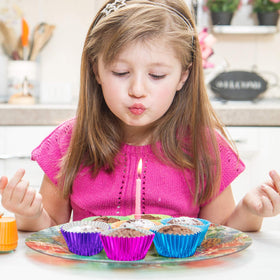 Sumind green foil cupcake liners bring fresh color to garden party treats