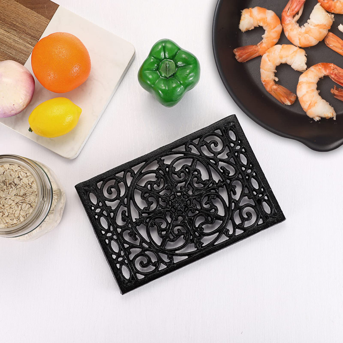 Sumnacon trivet features cushioned feet to prevent scratches
