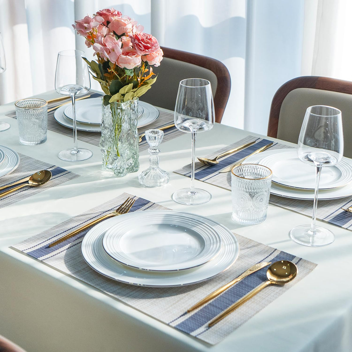 SUMYMERY placemats for indoor-outdoor use, durable for any dining setting.