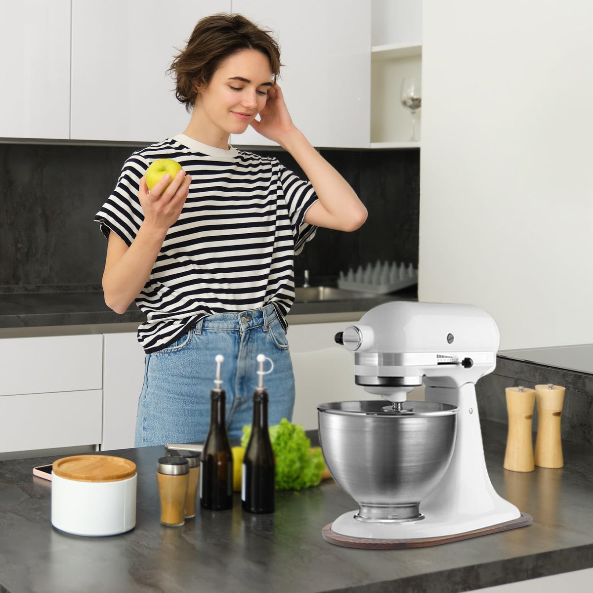 Smooth bamboo surface protecting the countertop during mixer movement