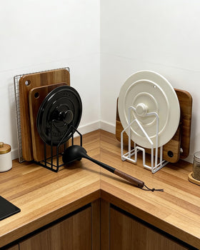 SUNFICON cutting board rack showcases rust-resistant coating for long-lasting performance.
