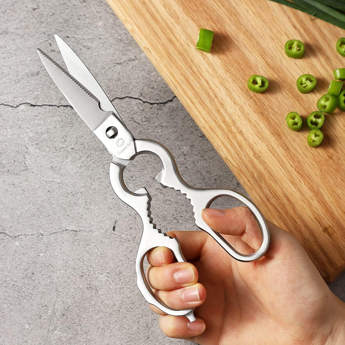 Sunnecko Heavy Duty Kitchen Scissors are dishwasher-safe for convenient cleanup after meals
