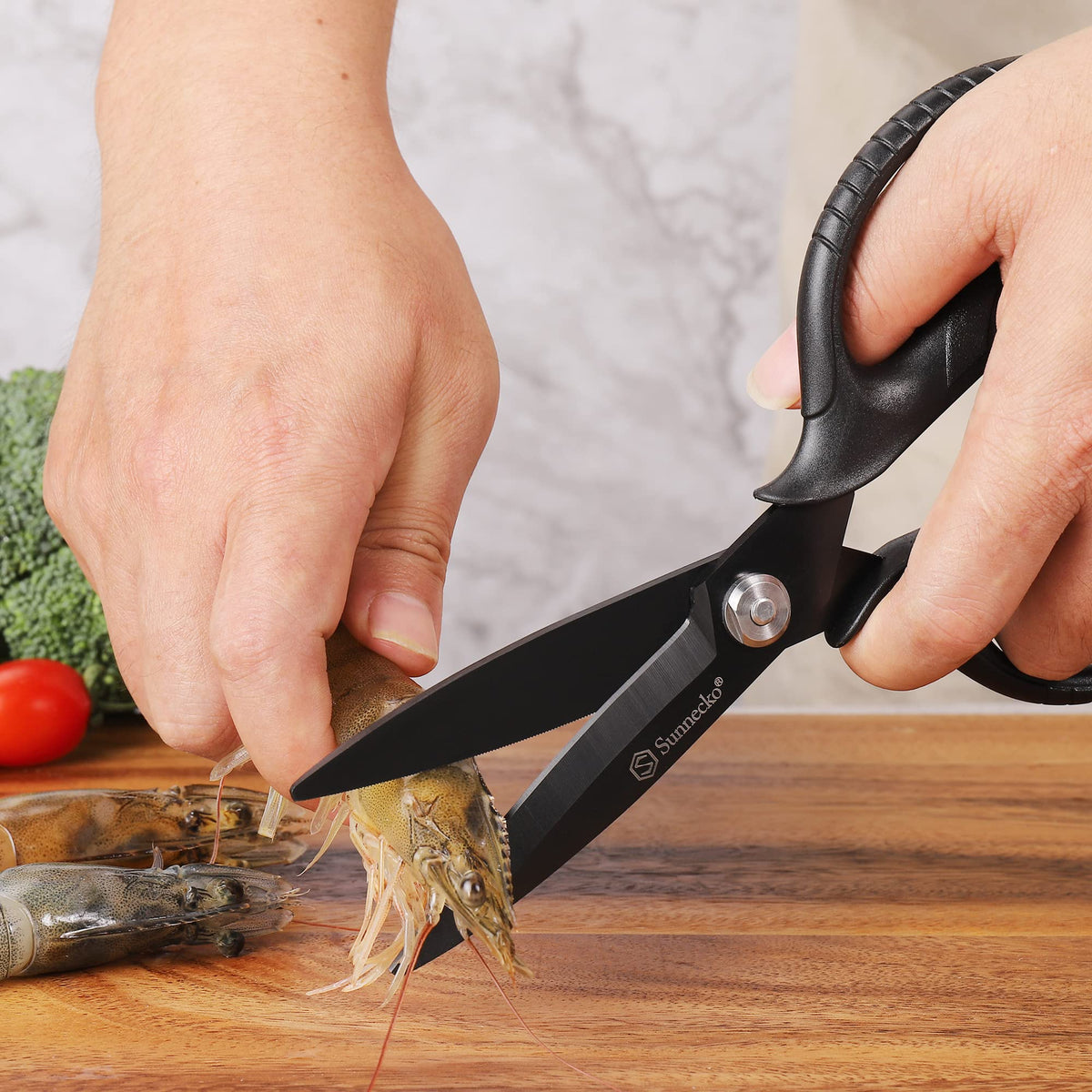 Sunnecko all-purpose kitchen scissors ideal for poultry, fish, and herbs.