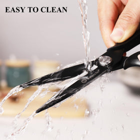 Sunnecko all-purpose meat scissors tackling poultry and thick vegetables.