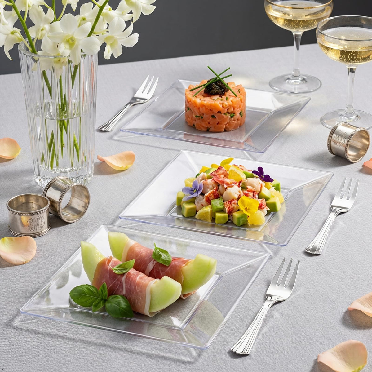 Supernal heavy-duty plastic plates resist bending during hearty hors d'oeuvres