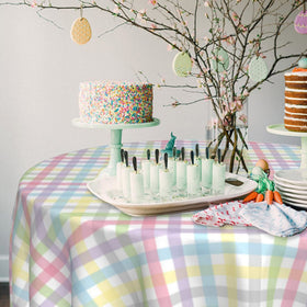 SuQKXCo waterproof tablecloth protects surfaces during Easter parties