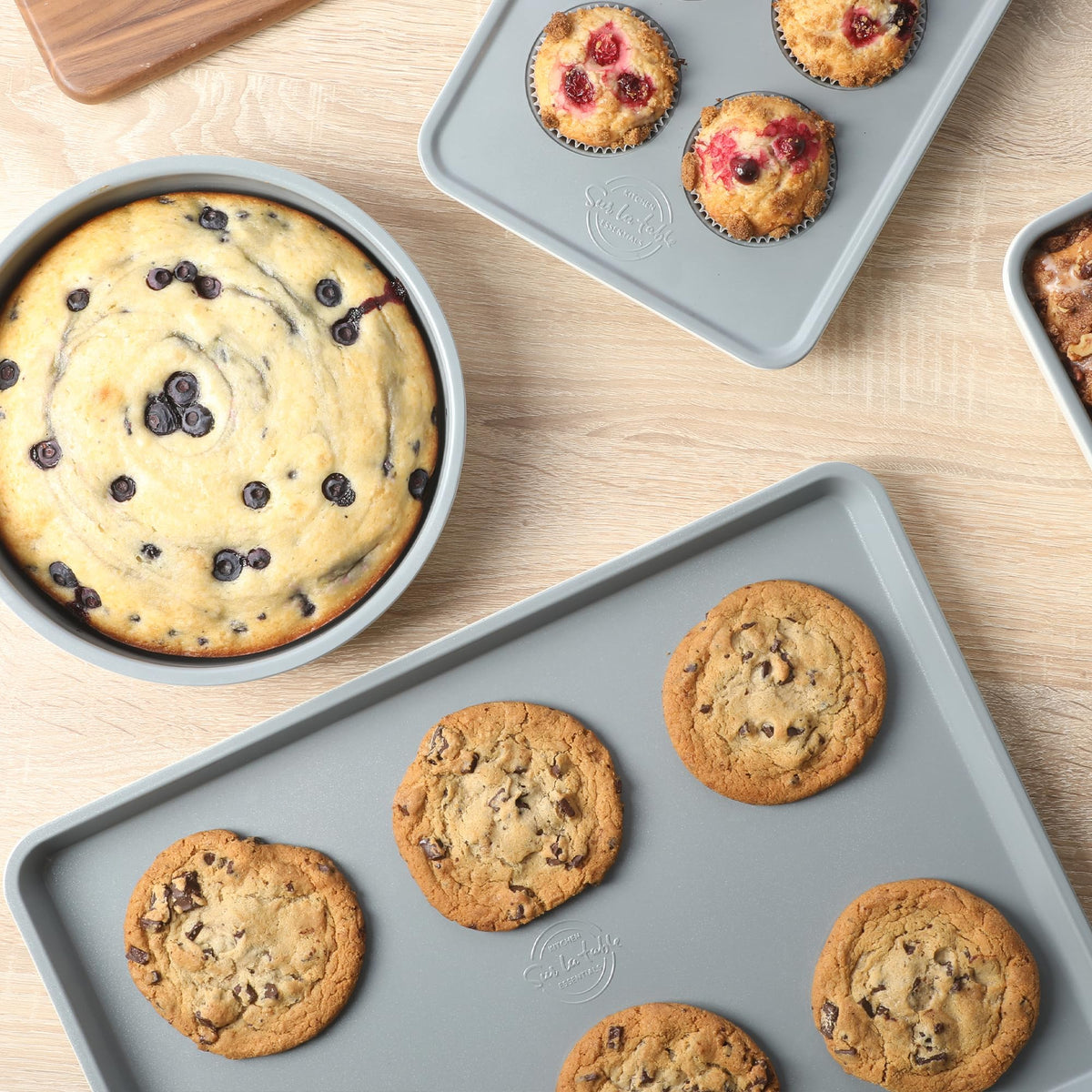 Sur La Table Bake Sale rolled edges prevent warping during high-heat baking.