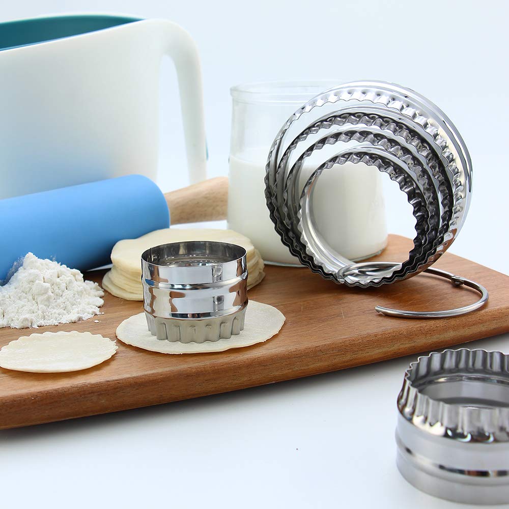 SurgeHai fluted round cutter 3.9-inch for larger cookies and fruit cuts.