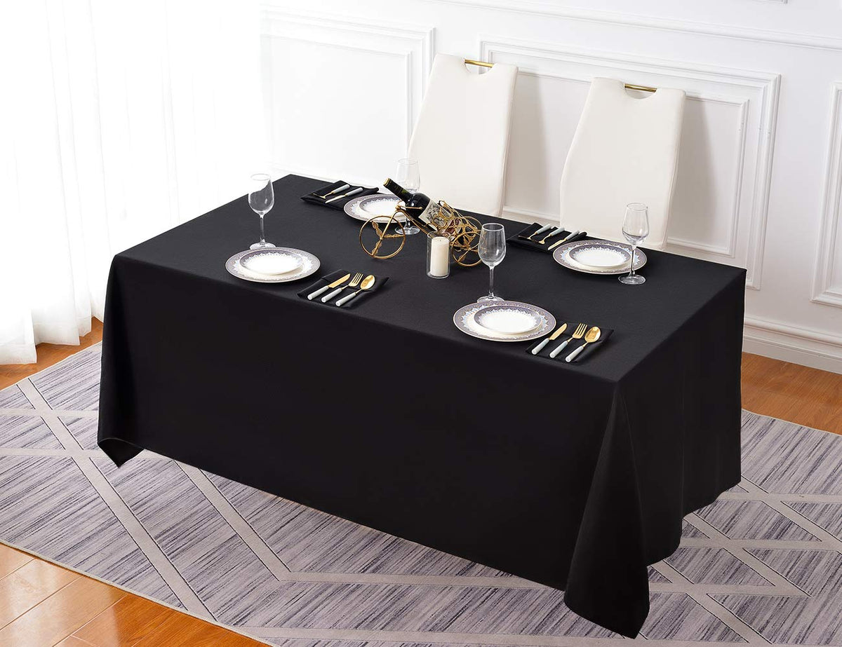 Surmente tablecloth closeup highlights rounded corners and smooth weave.