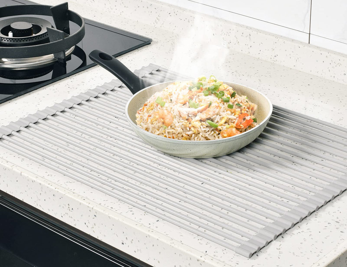 Wide 20.5 by 15.5 inch platform expands drying area