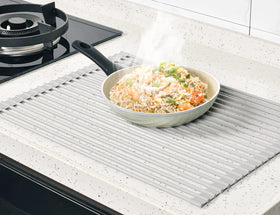 Wide 20.5 by 15.5 inch platform expands drying area