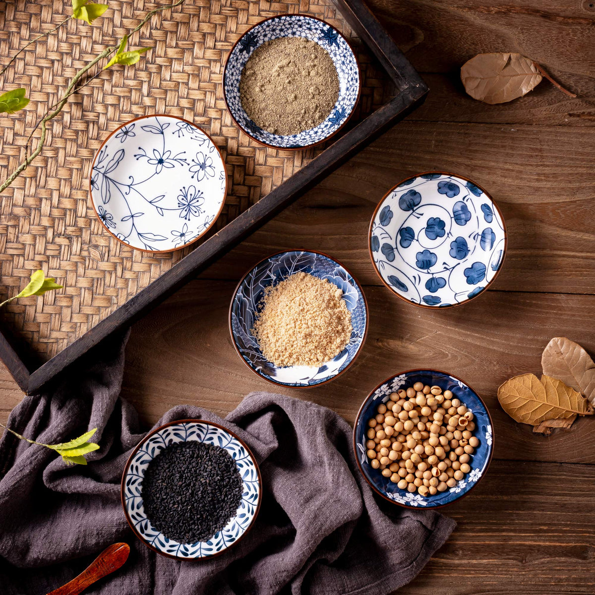 Suwut traditional glaze with six patterns enhances dining ambiance