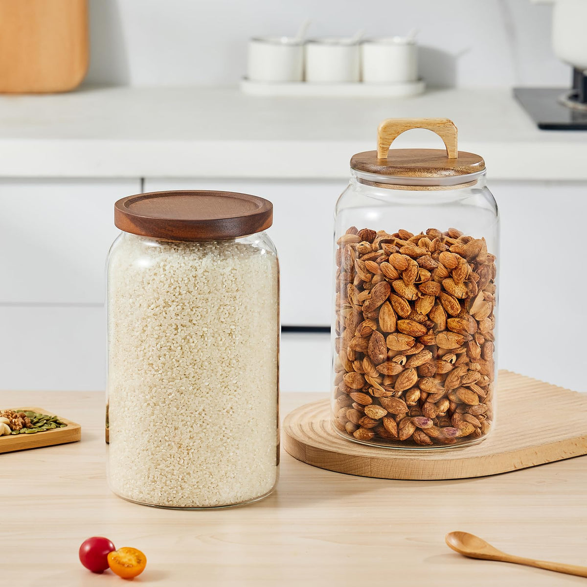 Sweejar press lid enables quick, one-handed sealing after filling.