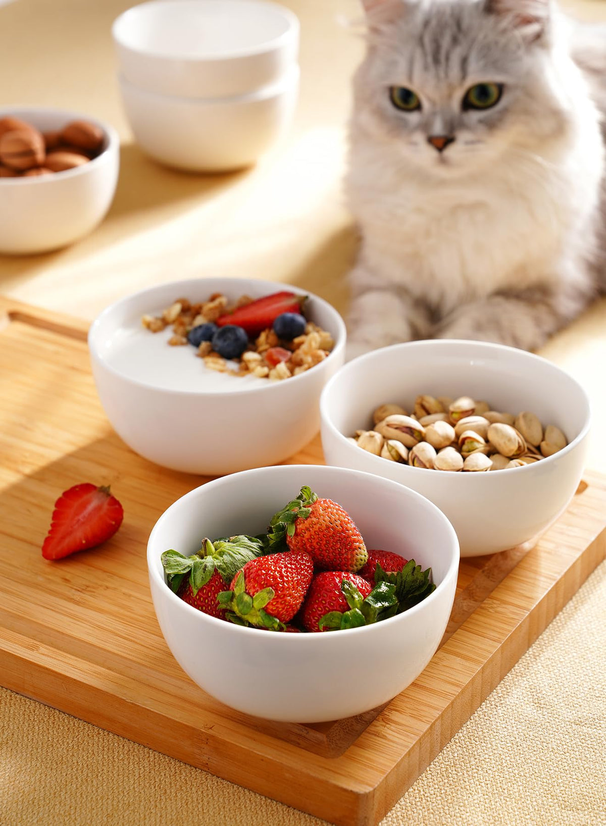 Sweese bowls showcased being reheated, highlighting microwave-safe convenience.