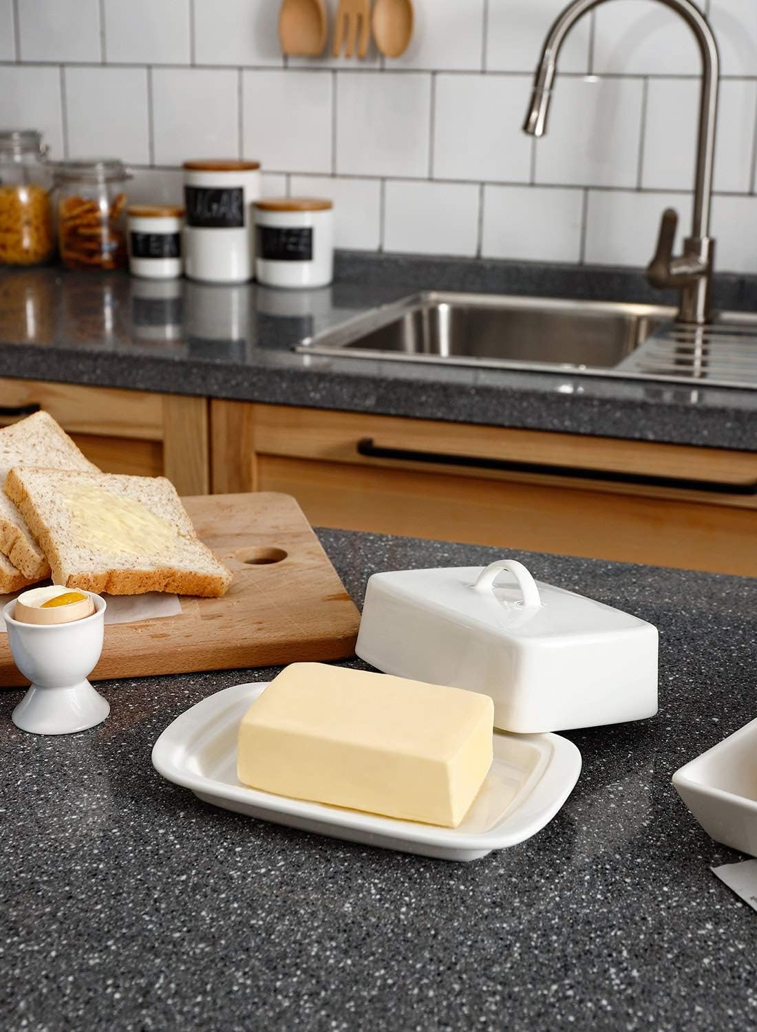 Sweese dust-cover keeps butter pristine between uses for anytime spreading