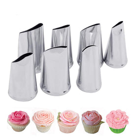 Symphonyw flower nozzle set creates intricate blossoms for cupcakes