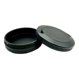 Syn Tin 3.0 dual-compartment design keeps contents organized and spill-free on the go.