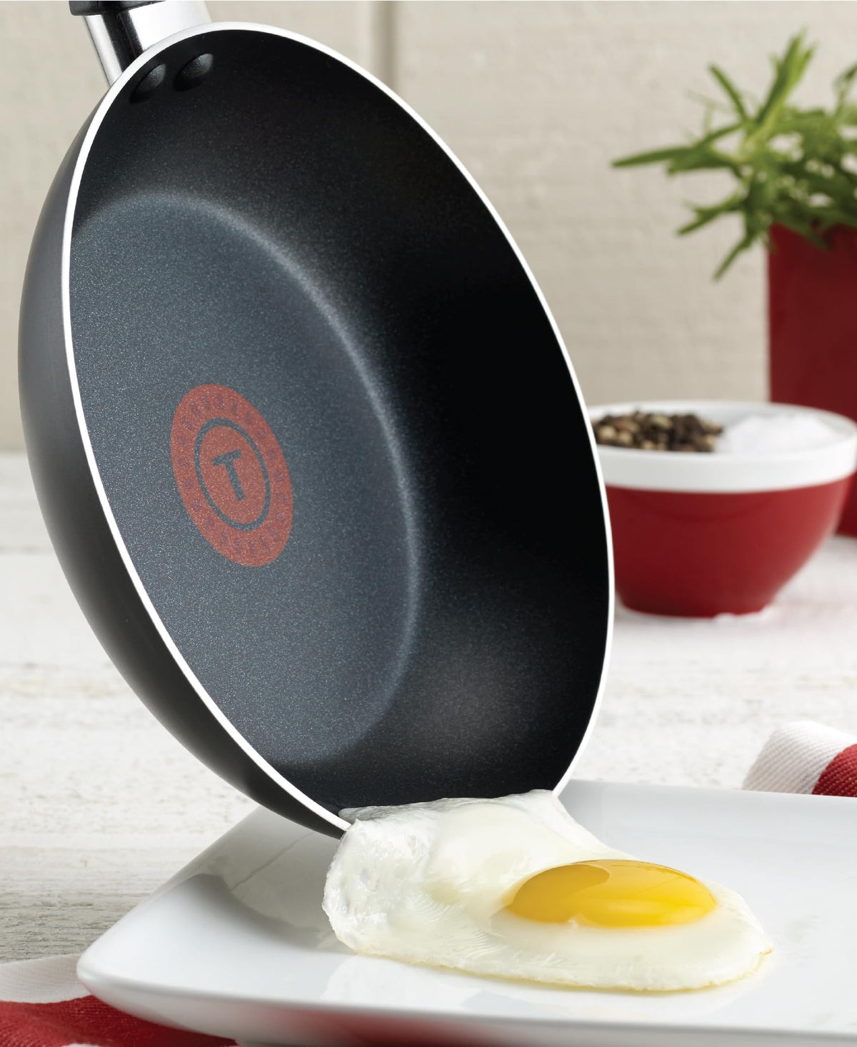 T-Fal Initiatives Thermo-Spot preheat indicator in use.