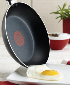 T-Fal Initiatives Thermo-Spot preheat indicator in use.