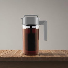 Takeya Deluxe Tritan material highlights shatter-proof, stain-resistant durability.