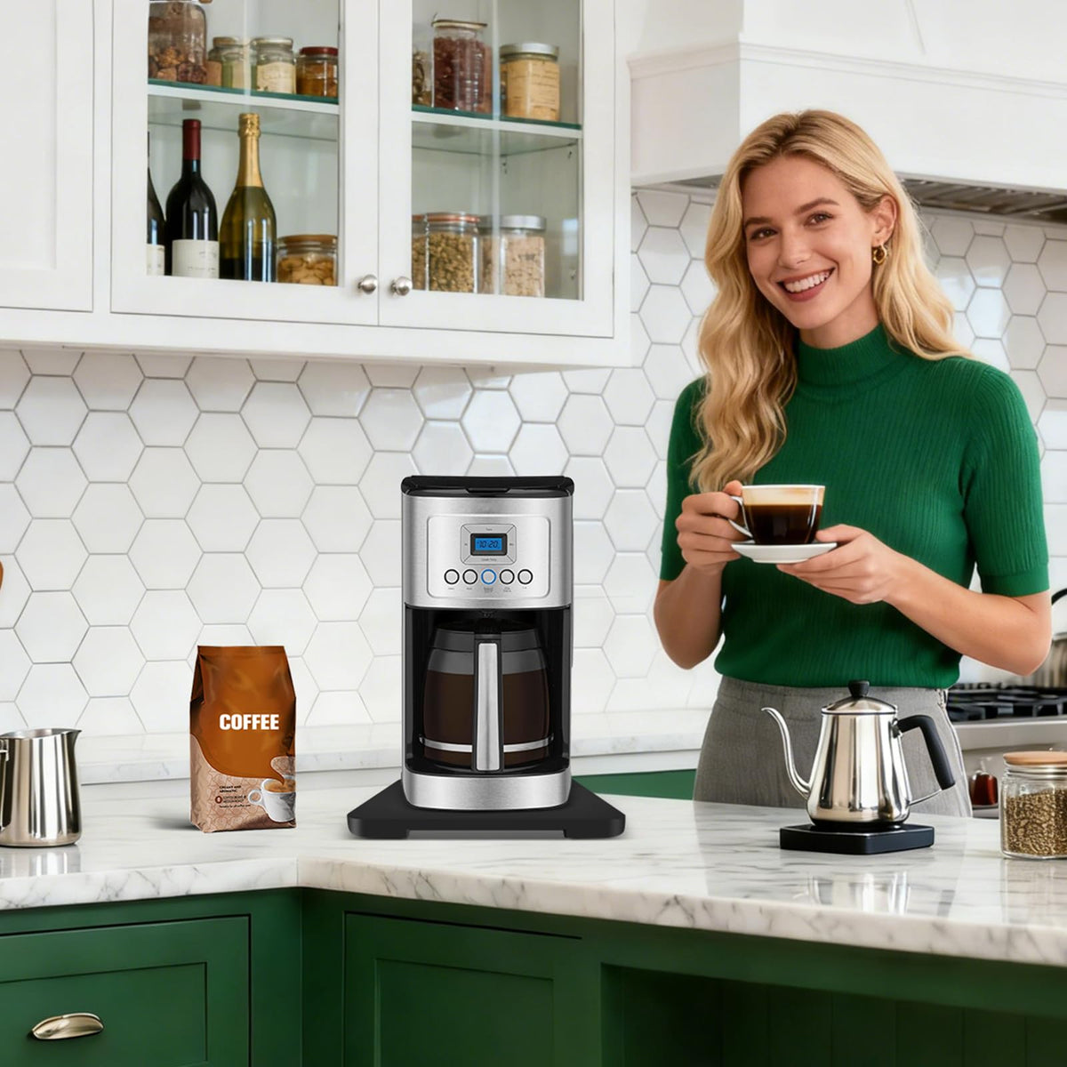Taladad recessed handles enable effortless sliding in any direction.