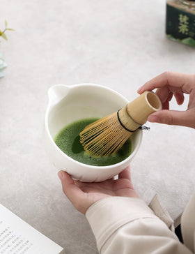 TANG PIN matcha bowl shows vertical pattern highlighting tea color