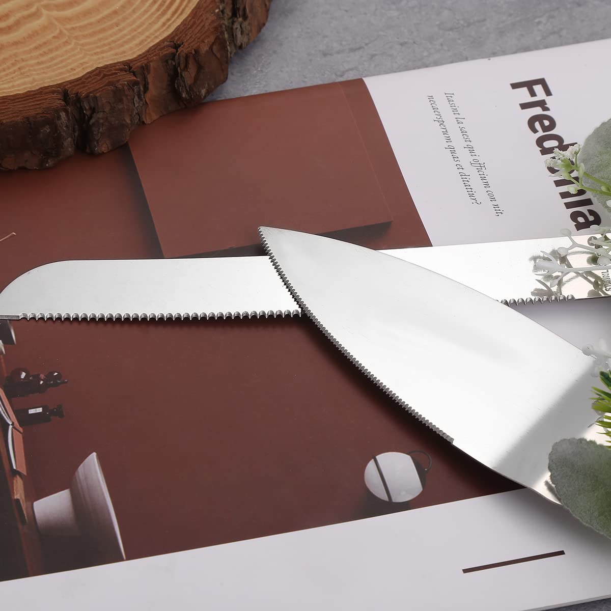 Leaf-pattern serving pieces by TANG SONG perfect for birthdays and anniversaries