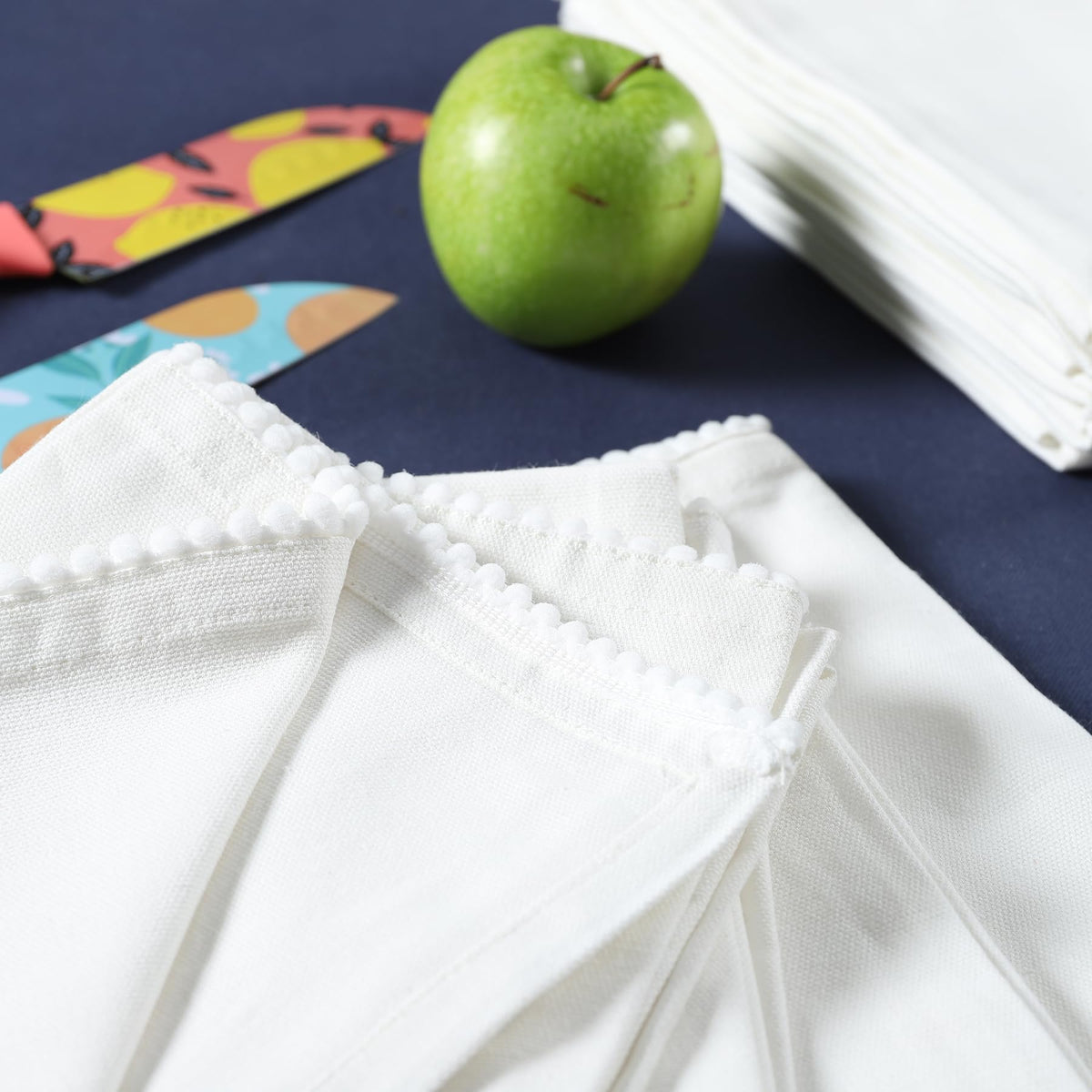TARAN LIVING cotton weave close-up highlighting absorbency.