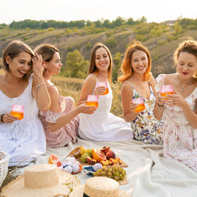 Tchrules stemless base design reduces spills during celebrations.