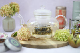 Teabloom Blossoms teapot spout pour demonstrates a clean, non-drip pour.