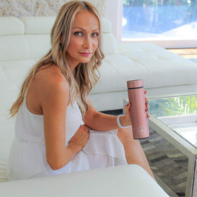 Teabloom Cosmopolitan rose gold color adds style to travel.