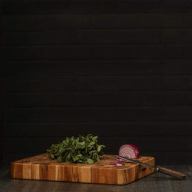 Teakhaus board features a juice groove for clean carving and mess control.