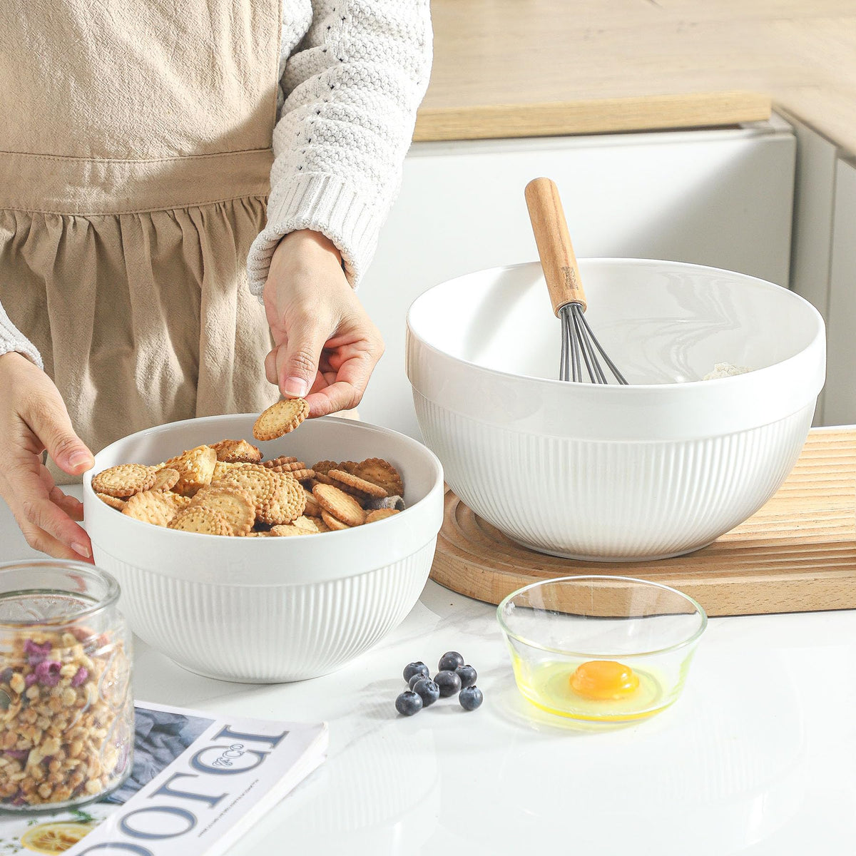 TEAKISS 8-inch ceramic mixing bowl used for salad serving.