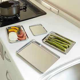 TeamFar baking sheet deep rim design catches juices and keeps oven clean