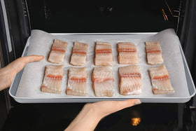 TeamFar baking pan with deep full sides prevents spills
