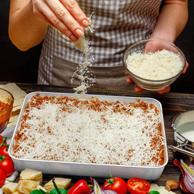 TeamFar lasagna pan, rectangular casserole for easy oven fit.
