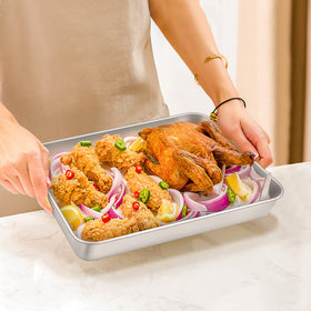 TeamFar lasagna pan with brushed finish resists scratches and supports roasting.