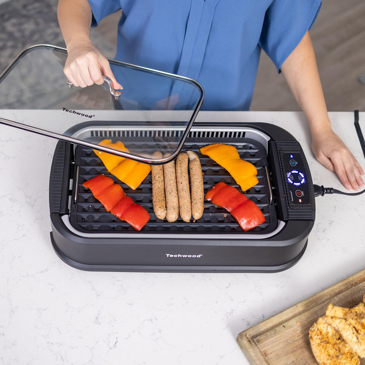 Techwood 1500W heating element delivers fast, even cooking.