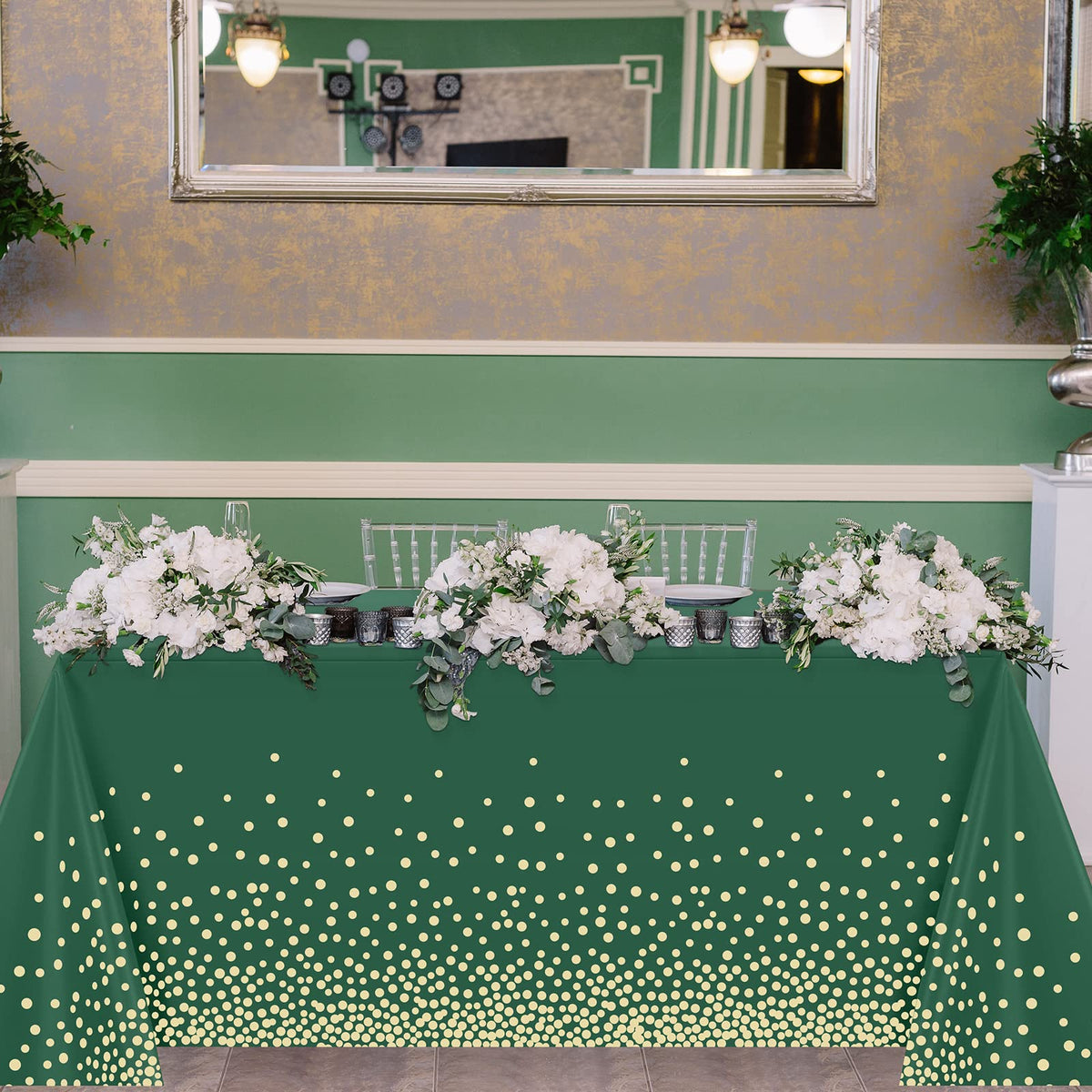 Tegeme easy-cleanup tablecloth with nonstick coating for reuse possibilities.