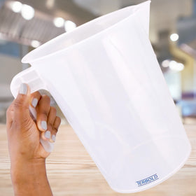 Terbold 5L pitcher features a reinforced handle for one-handed carrying.