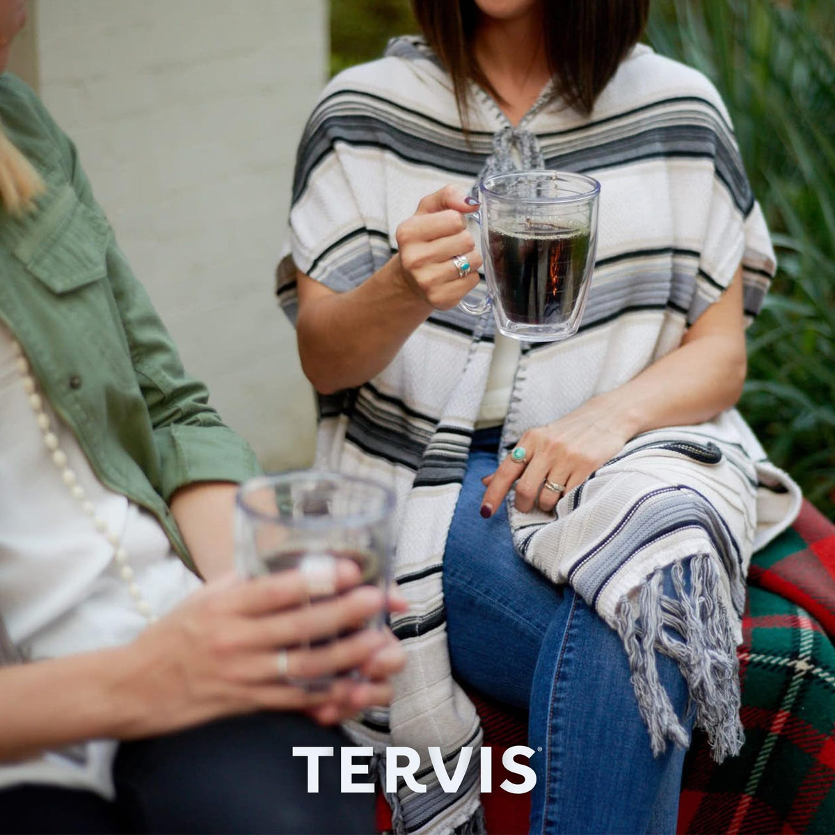 Tervis 4-pack assorted colors provides versatile table-ready options.