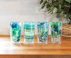 Tervis Yao Cheng Green Crystal 16oz tumbler reflects a crystal green hue for stylish sipping.
