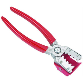 Texan York Nut Sheller in hand, highlighting simple cracking action for quick home use.