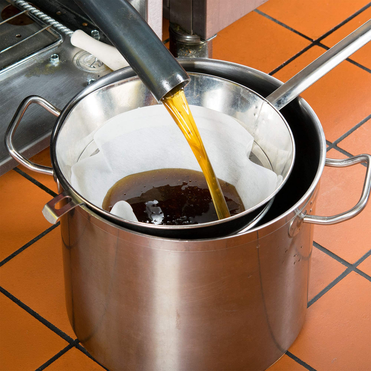 TezPak filter setup ideal for restaurants and hotels needing reliable filtration.