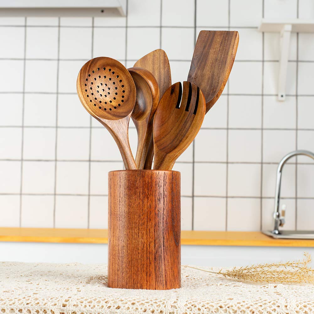 TEZZ acacia turner highlighting natural wood grain for safe cooking.
