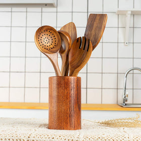 TEZZ acacia turner highlighting natural wood grain for safe cooking.