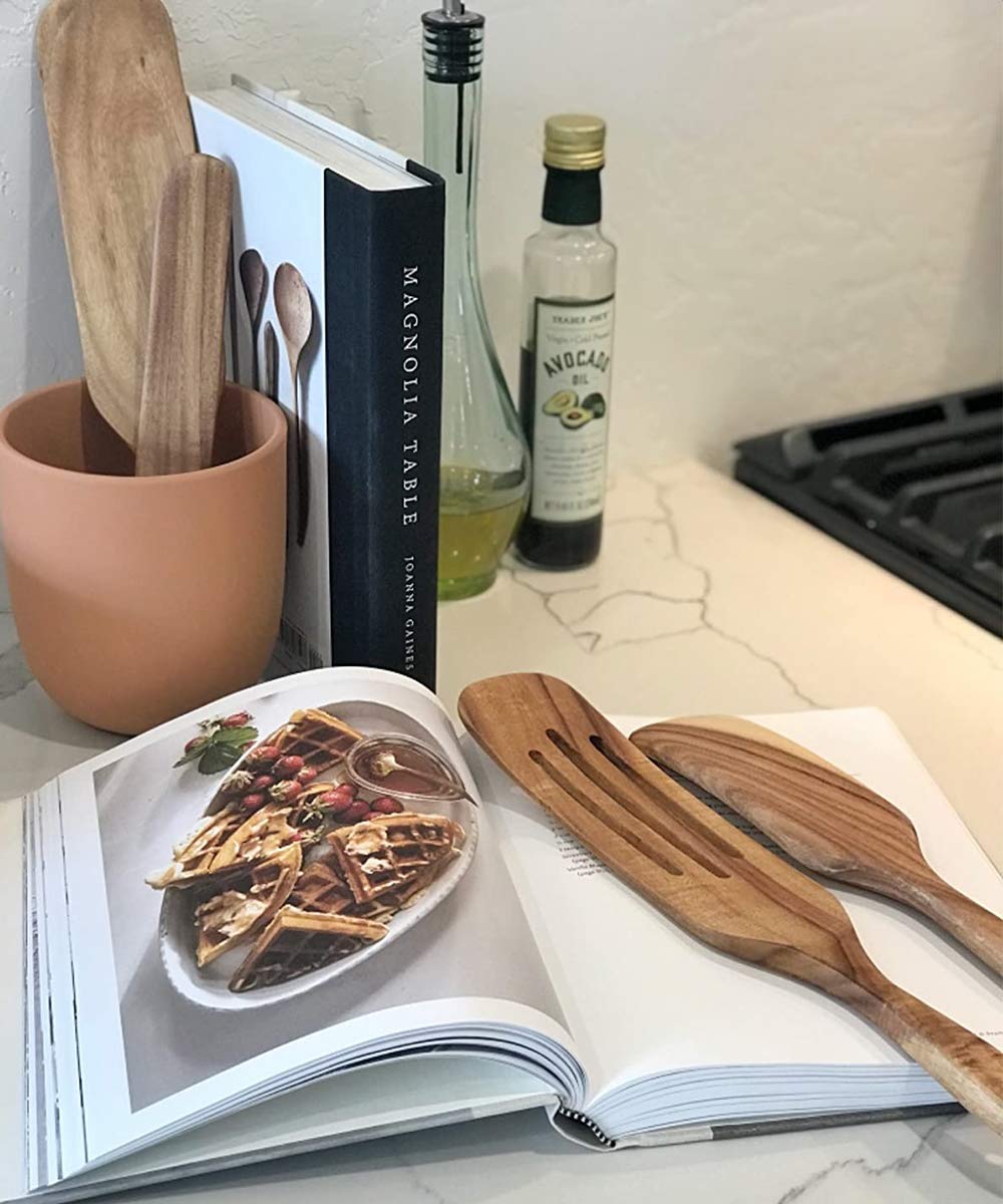 TEZZ Spurtle Set safe for nonstick pans and high-heat cooking.