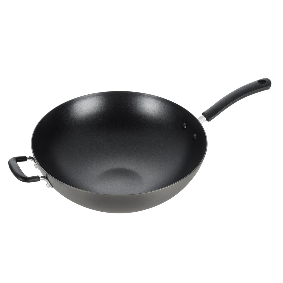 T-Fal Ultimate 14-inch wok top view shows even heat distribution.