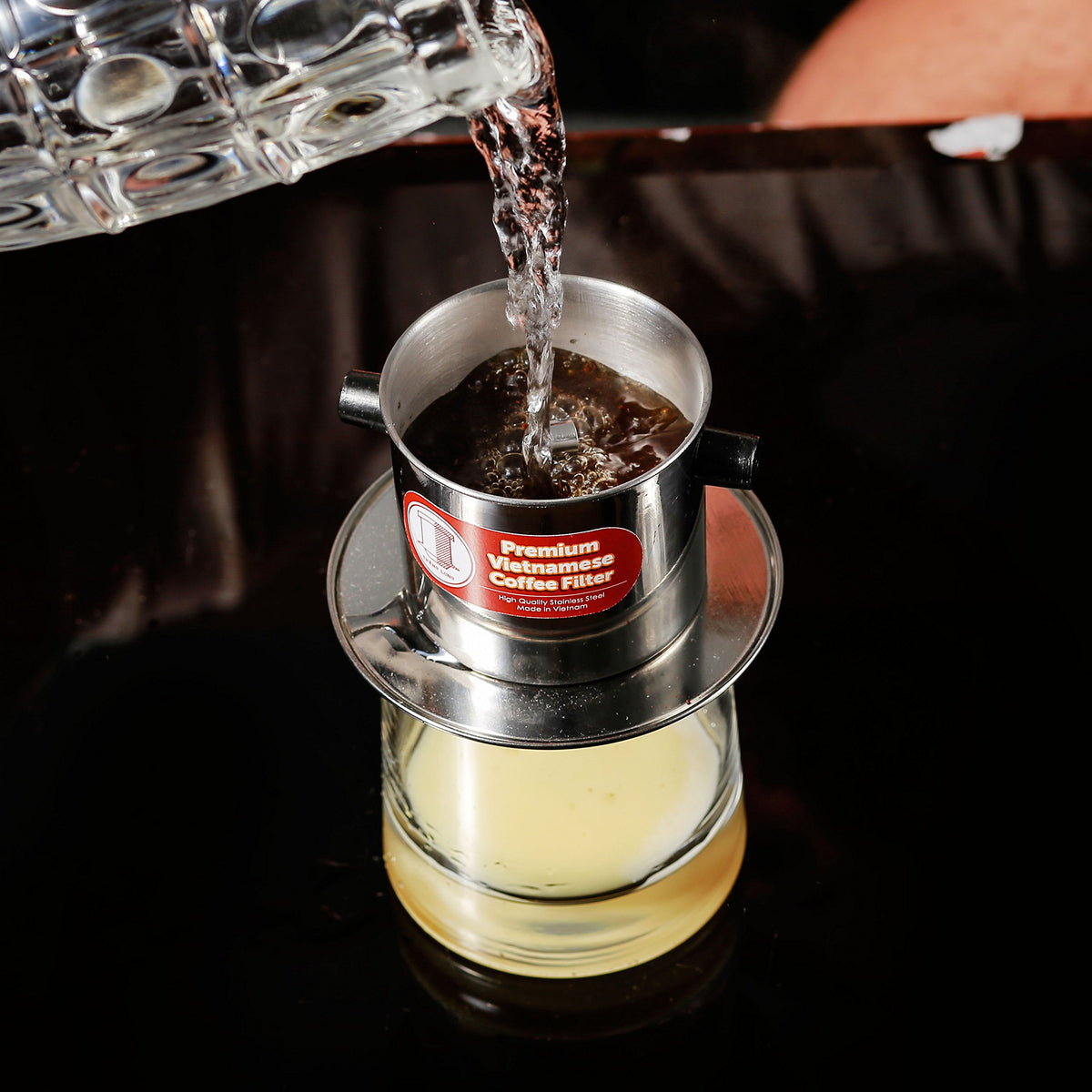 Ergonomic handles on the filter for easy pouring