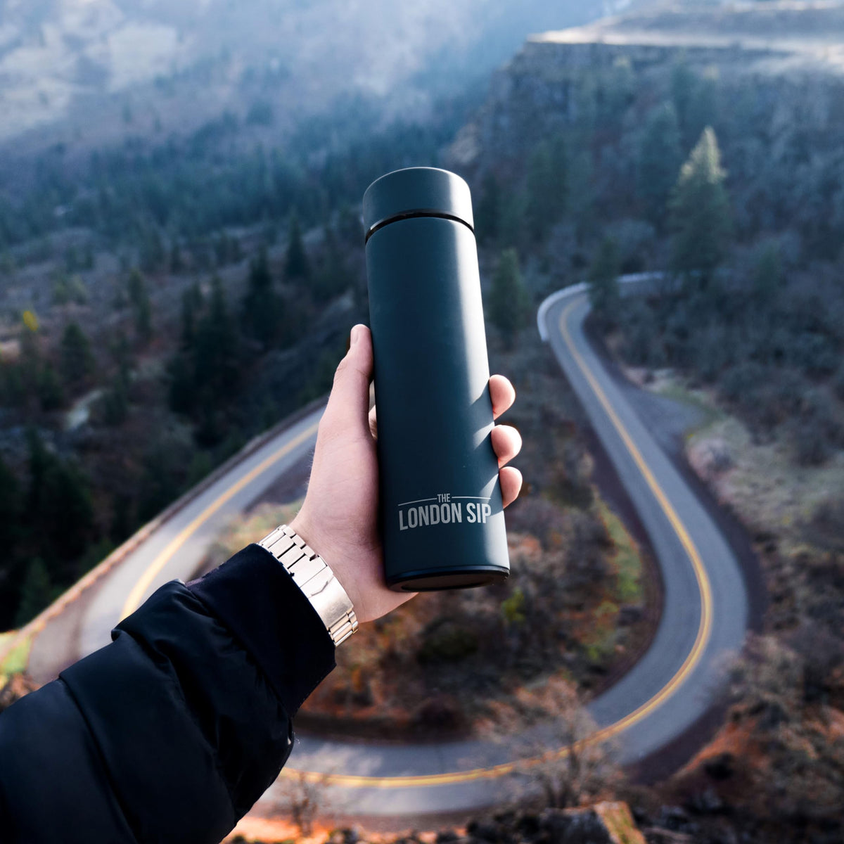 The London Sip tea infuser bottle demonstrates double-wall insulation for hot or cold drinks.